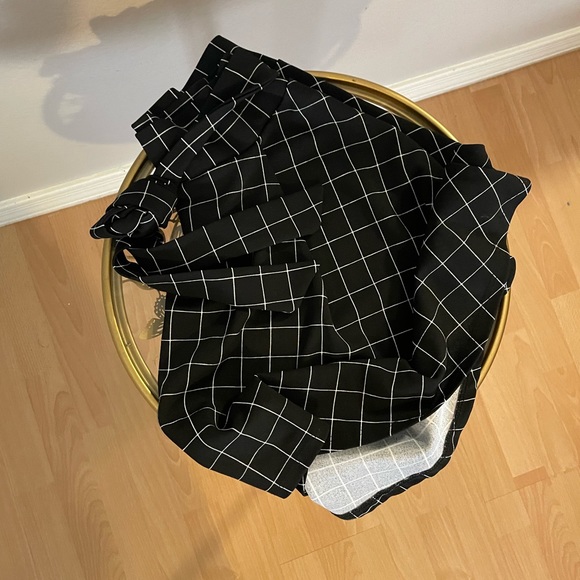 Checkered mini skater skirt with tie at waist - Picture 3 of 3